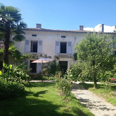 Bed and Breakfast Domaine De Puytirel Champagne-et-Fontaine Exterior foto