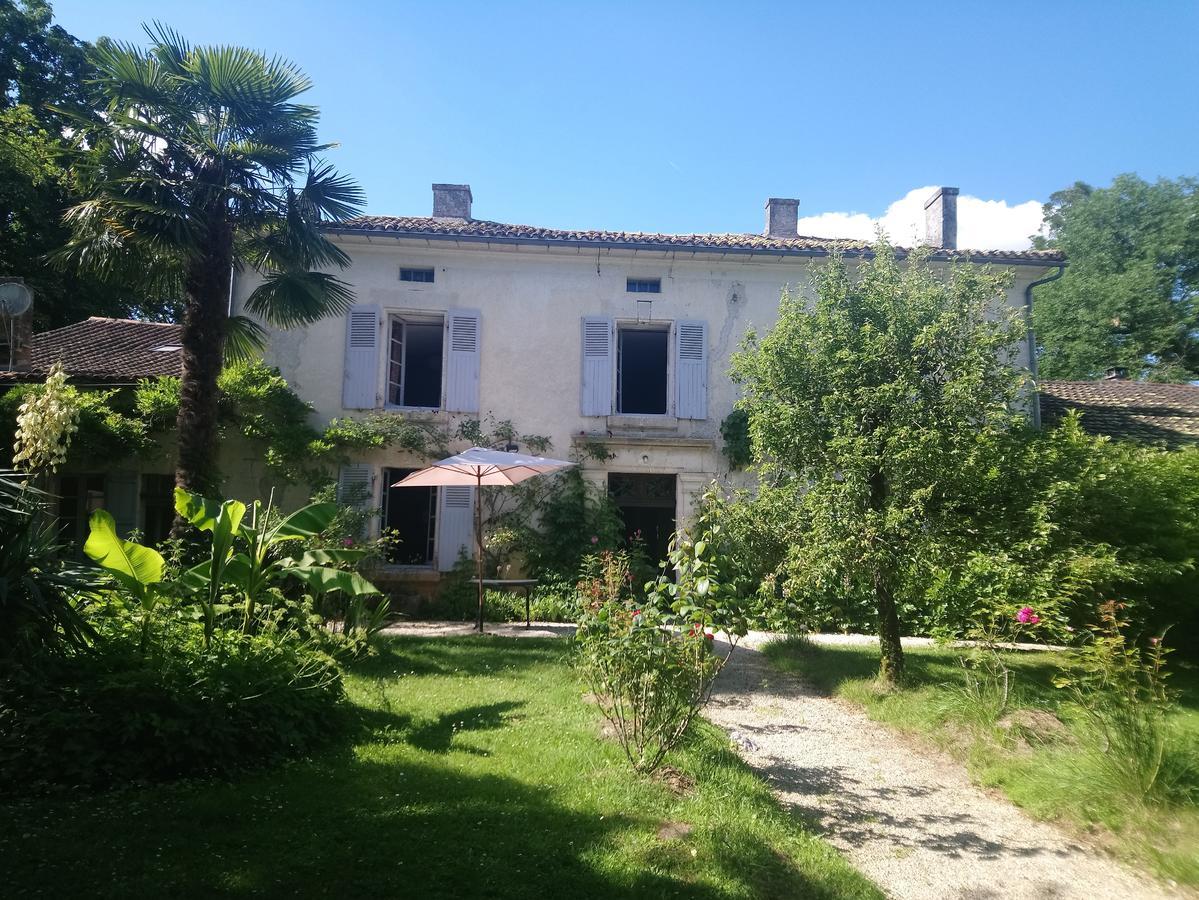 Bed and Breakfast Domaine De Puytirel Champagne-et-Fontaine Exterior foto